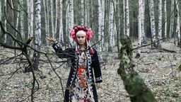 "Królowa lasu". Solowy debiut folkowej artystki Joanny Lacher