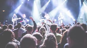 Od poniedziałku będziemy mogli pójść do fryzjera i restauracji. Ale na koncerty jeszcze poczekamy