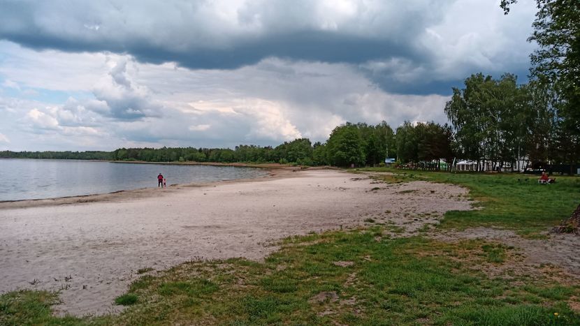 Jezioro Piaseczno. W tym roku kusi nie tylko czysta woda, ale też piękne piaszczyste plaże