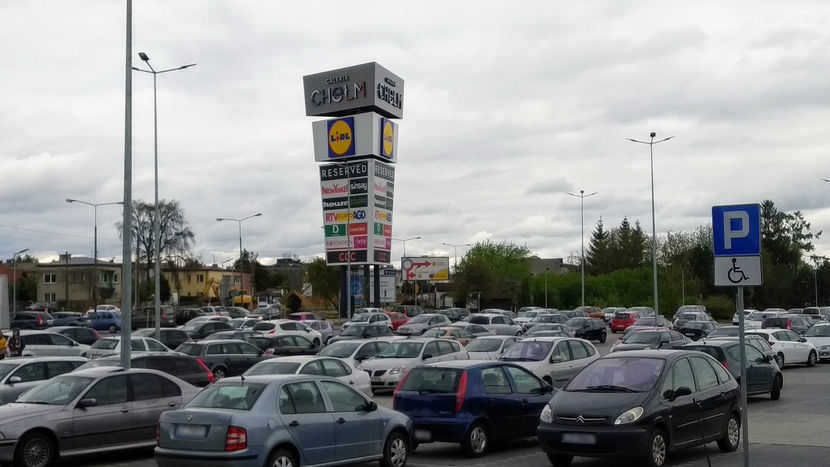 Parking przed Galerią Chełmską