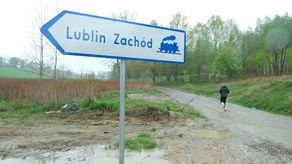 Już siedem lat temu prezydent deklarował, że zapewni drogę do peronu, który wtedy był jeszcze w planach