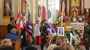 Pogrzeb Maksymiliana Jarosza ps. „Mirski”, żołnierza AK w Piaskach