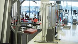 Zniosą kolejne obostrzenia. Chodzi o otwarcie kin i siłowni, organizację wesel oraz noszenie maseczek