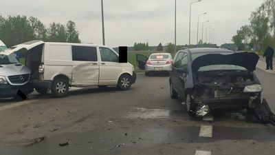 Borki: Nie zatrzymał się na znaku STOP, trzy samochody zniszczone