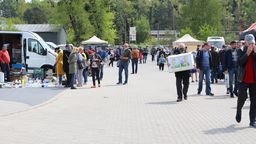 Puławskie targowisko służy nie tylko do handlu warzywami, owocami, czy nabiałem przywożonym przez okolicznych kupców. Od niedawna organizowana jest tutaj również giełda staroci