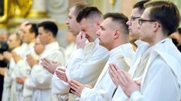 Święcenia prezbiteratu przyjęło dziś 10 diakonów.