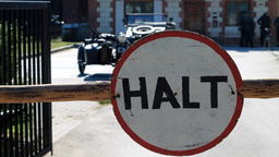 Zdjęcia do "Mroków Czarnego Lasu" kręcono m.in. przy siedzibie Powiatowego Centrum Pomocy Rodzinie. Nieruchomość imitowała siedzibę Gestapo
