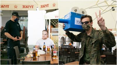 Maską i tekturową kamerą we władzę PiS. Happening przedsiębiorców na rynku w Zamościu