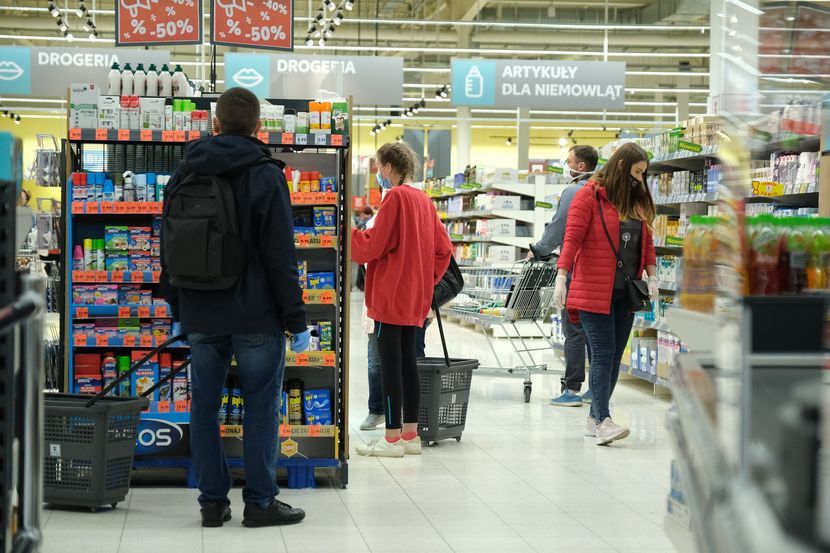 30 maja znikają ograniczenia w licznie osób mogących jednorazowo robić zakupy w sklepach