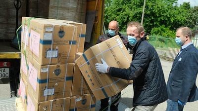 Maseczki i kombinezony z chińskiej prowincji Henan dotarły do Lublina [zdjęcia]