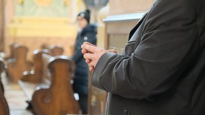 Biskupi zachęcają wiernych do mszy w kościołach. Przestrzegają przed "wiarą wirtualną" 