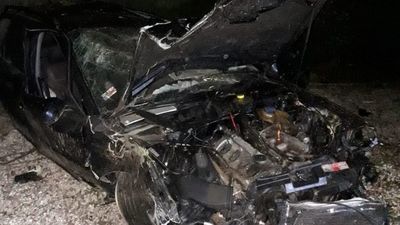 Wsiedli za kierownice, chociaż spożywali alkohol. Obaj rozbili samochody