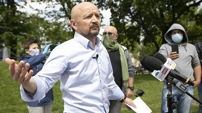 – Wiedziałem, że nasza władza może się nie cofnąć przed niczym i że może być tam bardzo niebezpiecznie dla protestujących. Chciałem tam być, aby nadzorować działania policji i by nikomu nie stała się krzywda – opowiada senator Jacek Bury.
