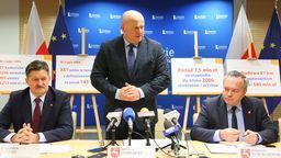 Kto dostał 56 tys. zł nagrody? Są tylko plotki, marszałek oficjalnie nie odpowiada