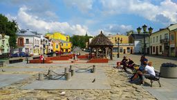 Projekt obejmuje m.in. remont nawierzchni całej powierzchni placu, nasadzenia nowych drzew i roślin, montaż małej architektury, remont studni i utworzenie lodowiska w sezonie zimowym.