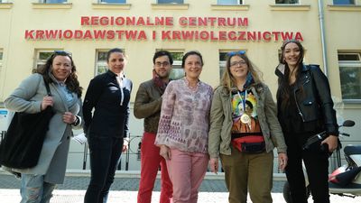 Spirala dobra kręci się dalej. Wolontariusze akcji „Wzywamy posiłki” teraz oddają krew