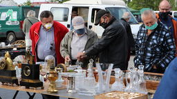 Udany debiut giełdy staroci w Puławach. Co można było kupić?