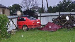 Pijany 18-latek zaszalał skodą kolegi w Szczebrzeszynie. Tak to się skończyło