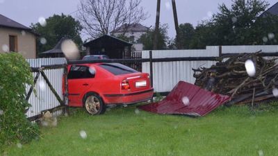 Pijany 18-latek zaszalał skodą kolegi w Szczebrzeszynie. Tak to się skończyło