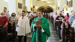 Ks. Mirosław Matuszny pożegnał się z parafianami. "Abp Budzik nam go zabrał"