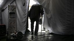 Duży wzrost liczby zgonów osób zakażonych w Polsce. Ministerstwo wyjaśnia skąd tyle przypadków