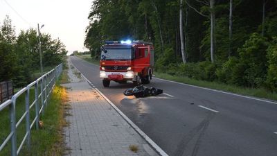 Droga po wypadku była zablokowana. Motocyklista nie miał uprawnień do kierowania jednośladem