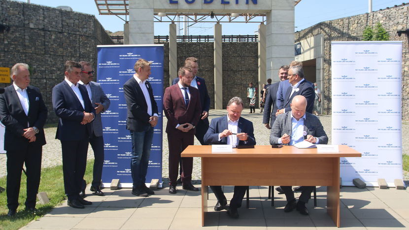 Dzisiaj w Lublinie zostało podpisane porozumienie dotyczące współpracy w zakresie opracowania koncepcji programowo-przestrzennej na potrzeby powstania Lubelskiej Kolei Aglomeracyjnej. 
