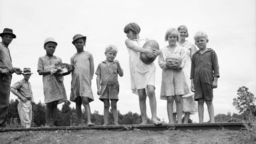 Fotografie dokumentalistki Dorothea Lange w Zaułku Hartwigów