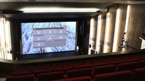 Kolumny, żyletki i czerwone fotele. Tak wygląda nowy Dom Chemika w Puławach