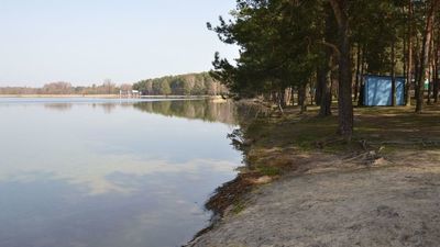 Znaleźli nieprzytomnego kolegę dryfującego na wodzie. Tragedie nad jeziorami w Okunince i Białce