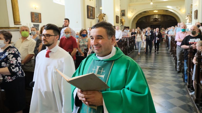 Sporo emocji wzbudziła decyzja arcybiskupa Stanisława Budzika dotycząca skierowania do innej parafii ks. Mirosława Matusznego