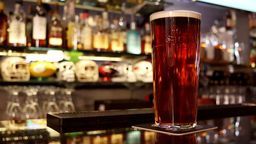 Klient kupi piwo w pubie tylko po podaniu nazwiska i danych kontaktowych