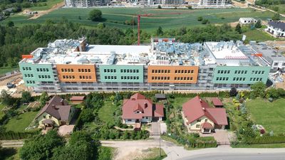 W największej w mieście podstawówce trwają już prace wykończeniowe