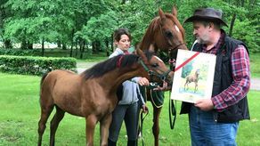 Minister rolnictwa Jan Krzysztof Ardanowski podczas wizyty w stadninie 