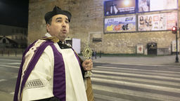 Kiedy rozpoczęła się pandemia koronawirusa ks. Mirosław Matuszny przemierzał ulice Lublina w samotnej procesji z relikwiami św. Antoniego.