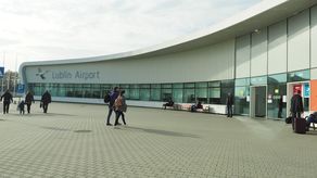 W ostatniej chwili rząd zmienił decyzję. Loty do Londynu jednak później