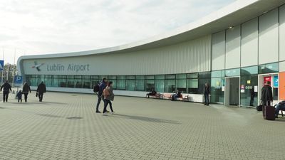 W ostatniej chwili rząd zmienił decyzję. Loty do Londynu jednak później