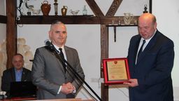  Starosta Mariusz Filipiuk oraz dyrektor Wiesław Zaniewicz