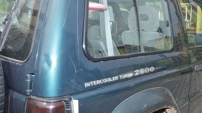 Biała Podlaska: Samochody zostały uszkodzone, a w środku strasznie śmierdziało