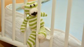 Kontrolerzy sprawdzili też łóżka dziecięce i do nich też mieli zastrzeżenia