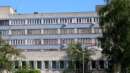 Remont szpitala podzielono na etapy. Ten pierwszy zakłada przede wszystkim wymianą stolarki okiennej i drzwiowej, przebudowę instalacji oraz montaż nowych lamp oświetlenia wewnętrznego