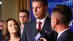 Mirosław Piotrowski podczas wieczoru wyborczego w Lublinie