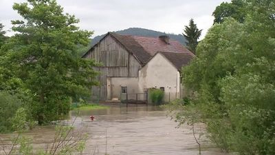 Zagrożenie powodziami po ulewnych deszczach w wielu miejscach Polski