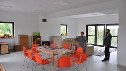 W odnowionym spichlerzu znajdują się sale zajęciowe, pracownie, zaplecze socjalne i szatniowe, kuchnia i jadalnia