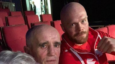 Adam Kulik (pierwszy z prawej) w towarzystwie swoich trenerów – Władysława Maciejewskiego i Karoliny Michalczuk