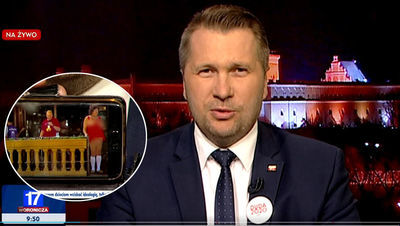 Poseł Przemysław Czarnek na antenie Studio Polska w TVP Info. Po lewej zdjęcie, które pokazał na żywo podczas programu