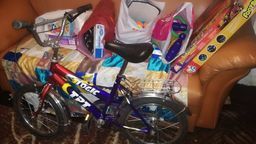 Książki, gry planszowe, rowery - nauczyciel zbiera te rzeczy dla małych cudzoziemców 