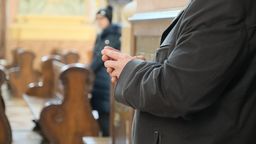 Proboszcz z Puław musiał tłumaczyć się na komendzie z tłumów na mszy. Poprosił parafian o modlitwę