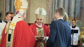 Święcenia nowego biskupa pomocniczego ks. Adama Baba. "Nie opuścimy cię nasz pasterzu"
