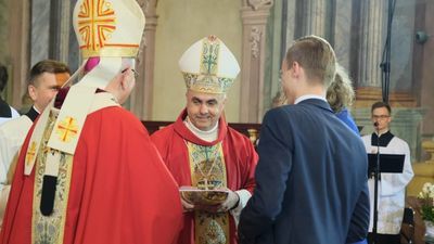 Święcenia nowego biskupa pomocniczego ks. Adama Baba. "Nie opuścimy cię nasz pasterzu"